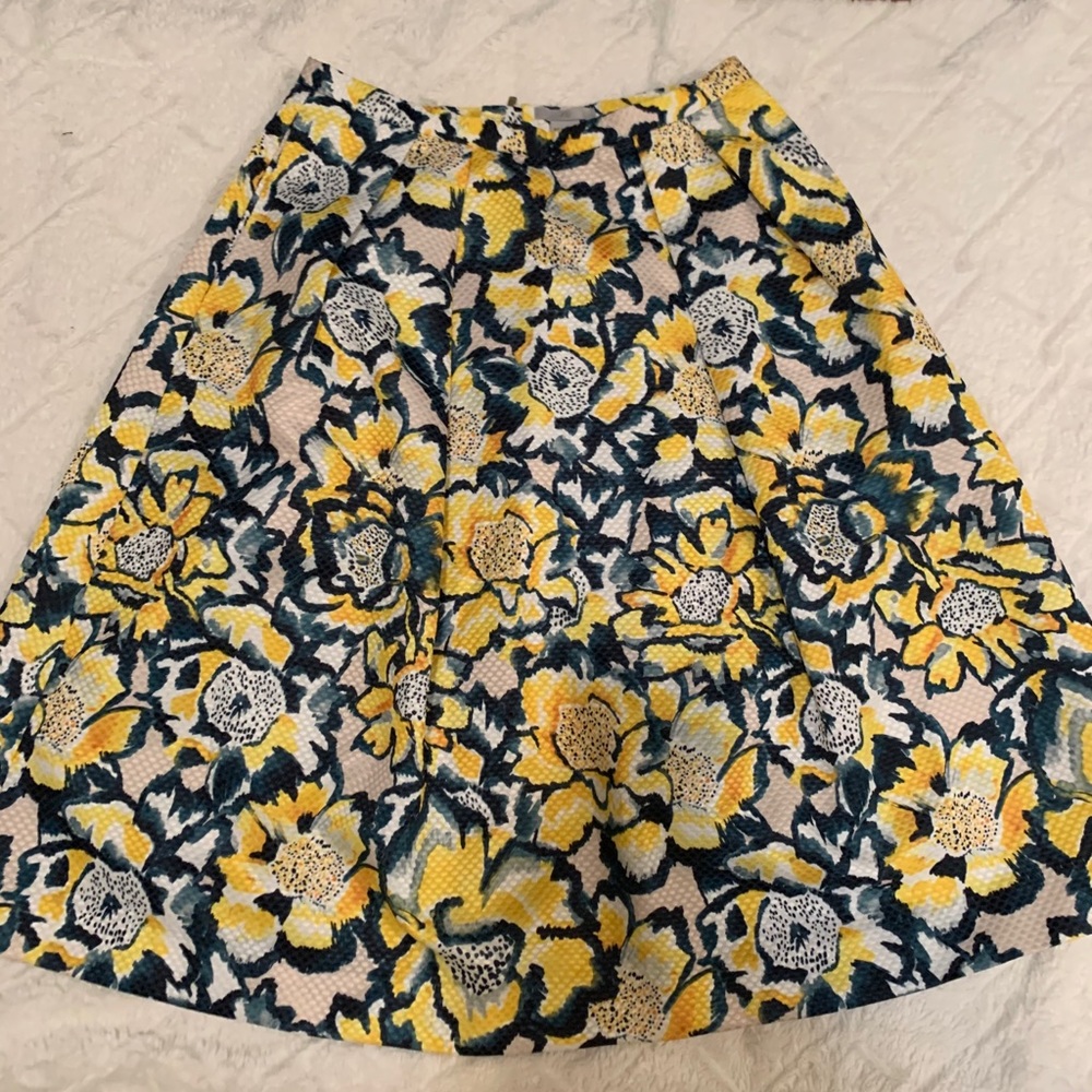 Mid length skirt